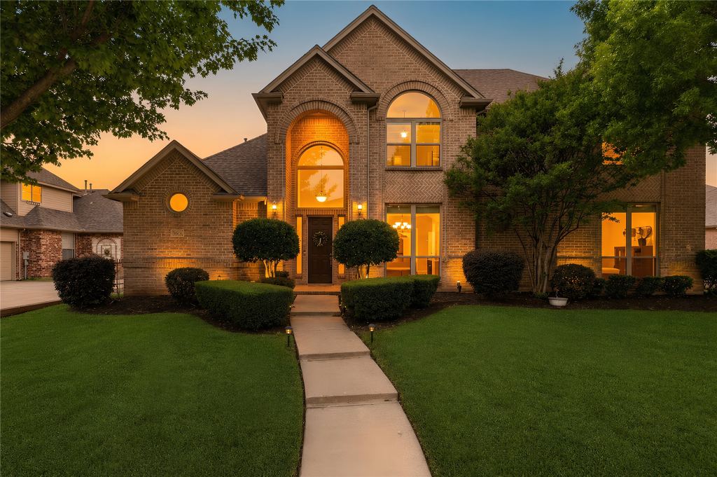 8105 Thornwood Drive, North Richland Hills, TX 76182 — photo 1