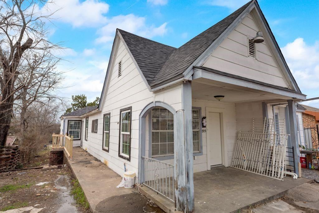 1915 Alaska Avenue, Dallas, TX 75216 — photo 1