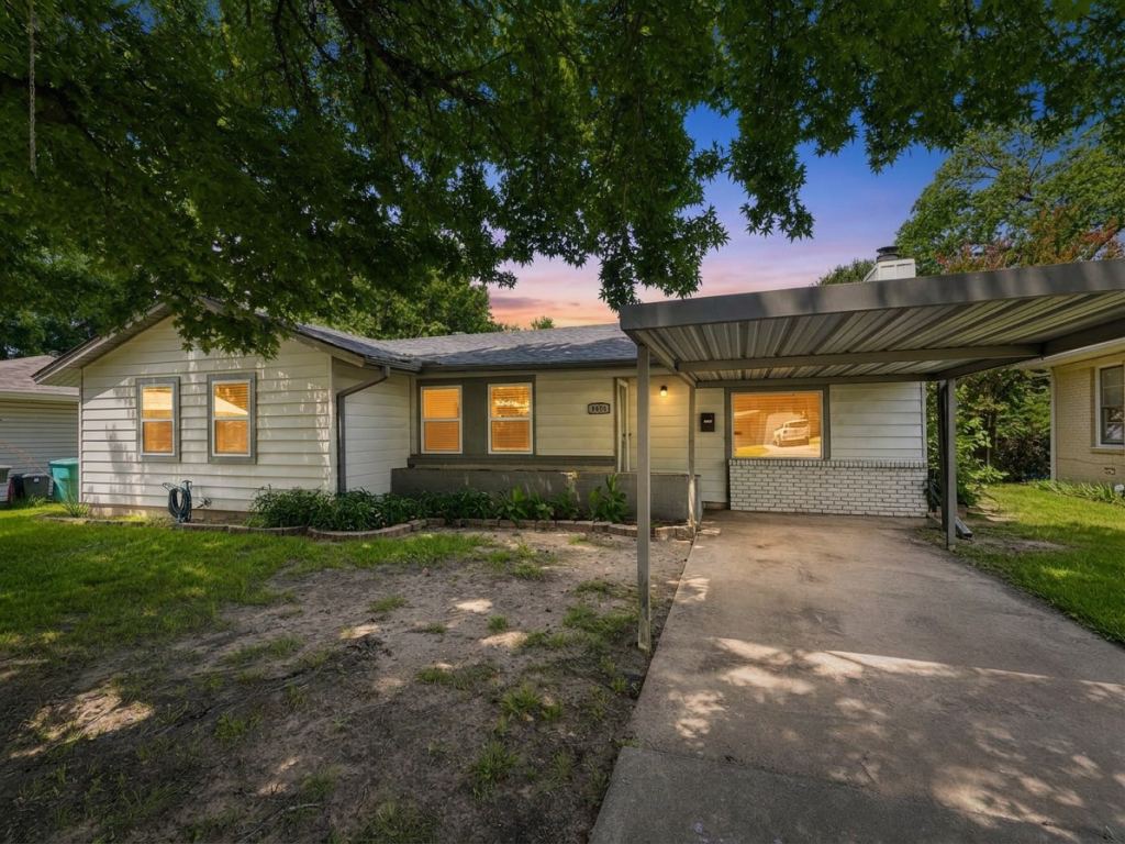 1414 N Binkley Avenue, Sherman, TX 75092 — photo 1