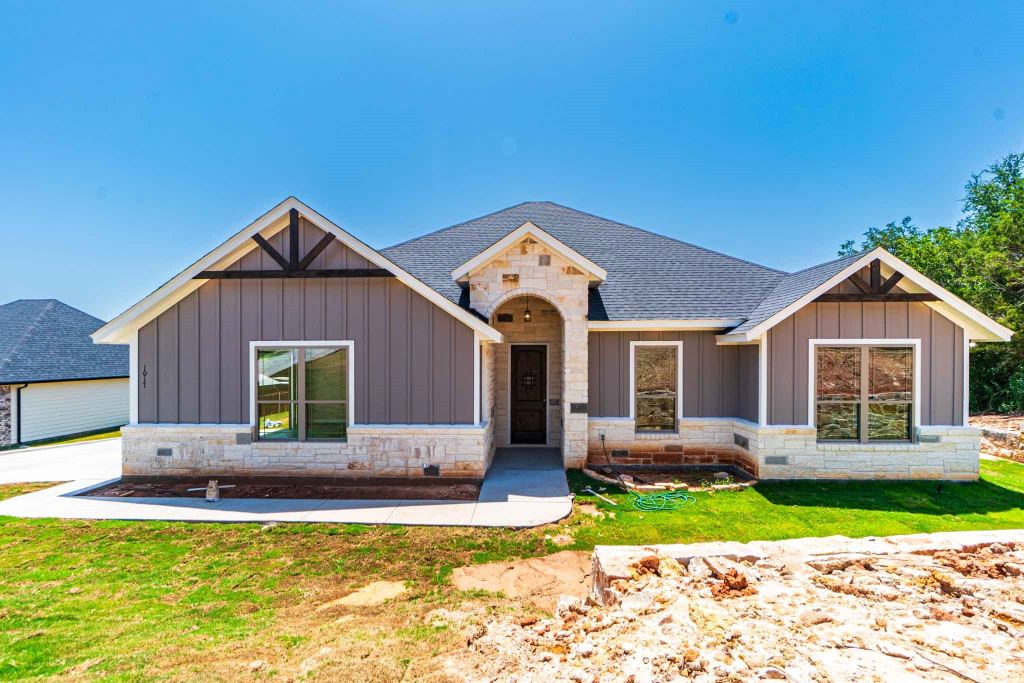 1017 Mojave Trail, Granbury, TX 76048 — photo 1