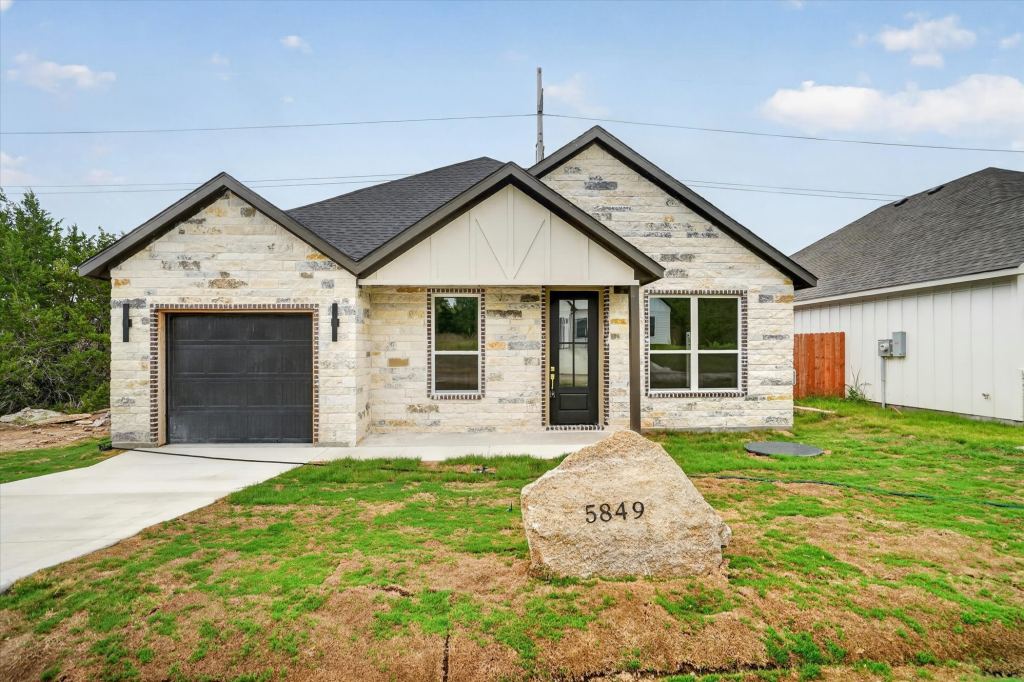 5849 Black Pine Circle, Granbury, TX 76048 — photo 1