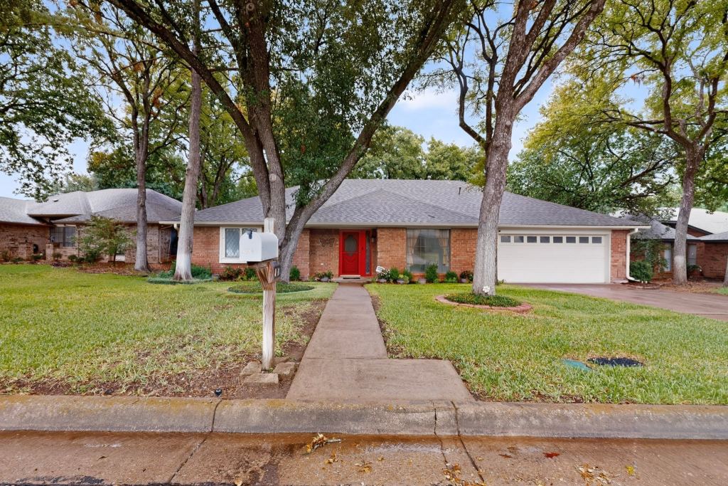 2008 Turf Club Drive, Arlington, TX 76017 — photo 1