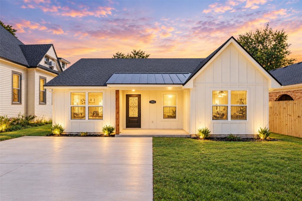 1912 Morrow Avenue, Waco, TX 76707 — photo 1