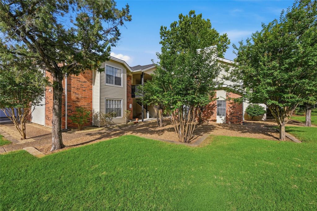 914 W Washington Street F, Sherman, TX 75092 — photo 1