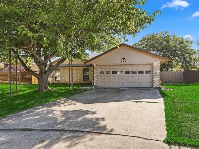 725 Southridge Court, Grand Prairie, TX 75052 — photo 1