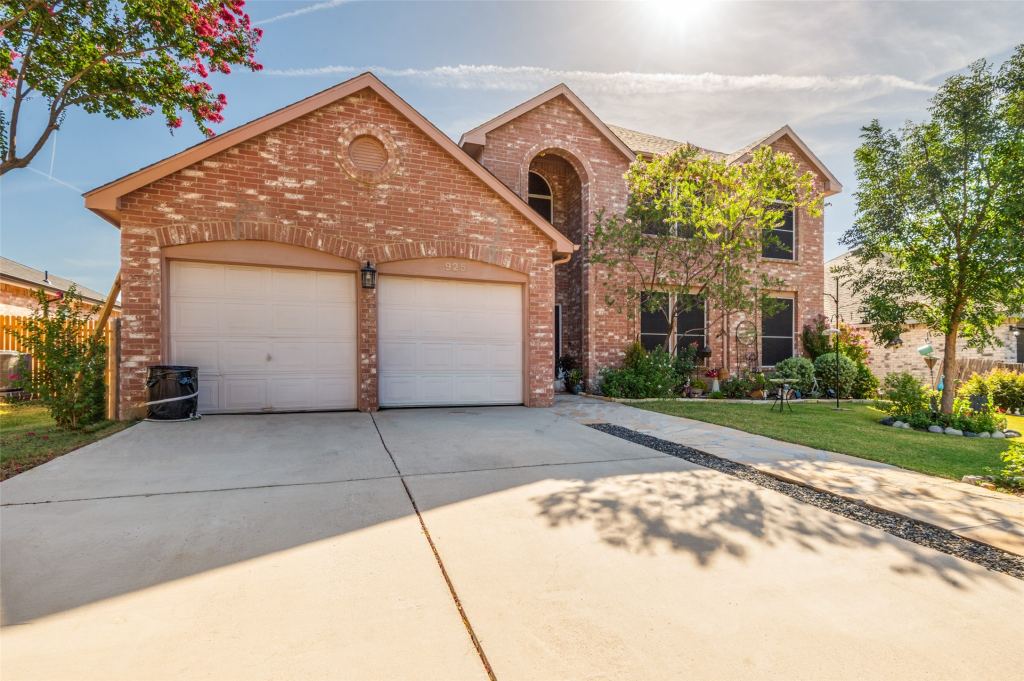 925 Rio Vista Lane, Arlington, TX 76017 — photo 1