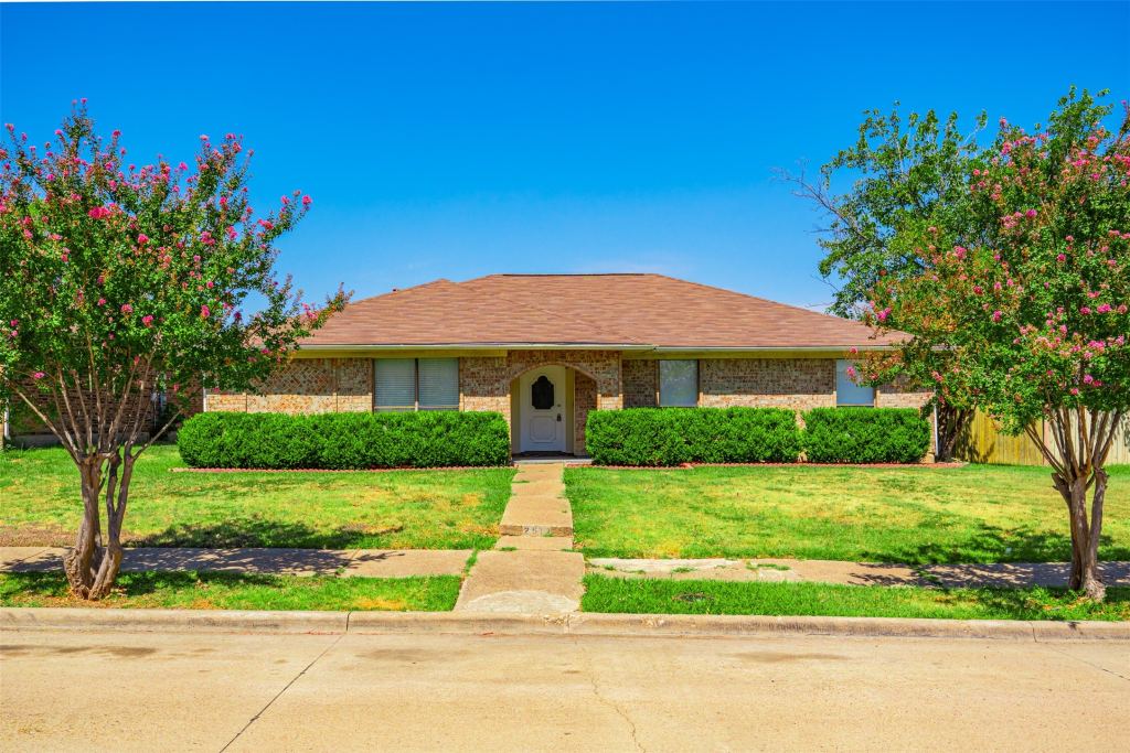 2517 Trenton Drive, Mesquite, TX 75150 — photo 1