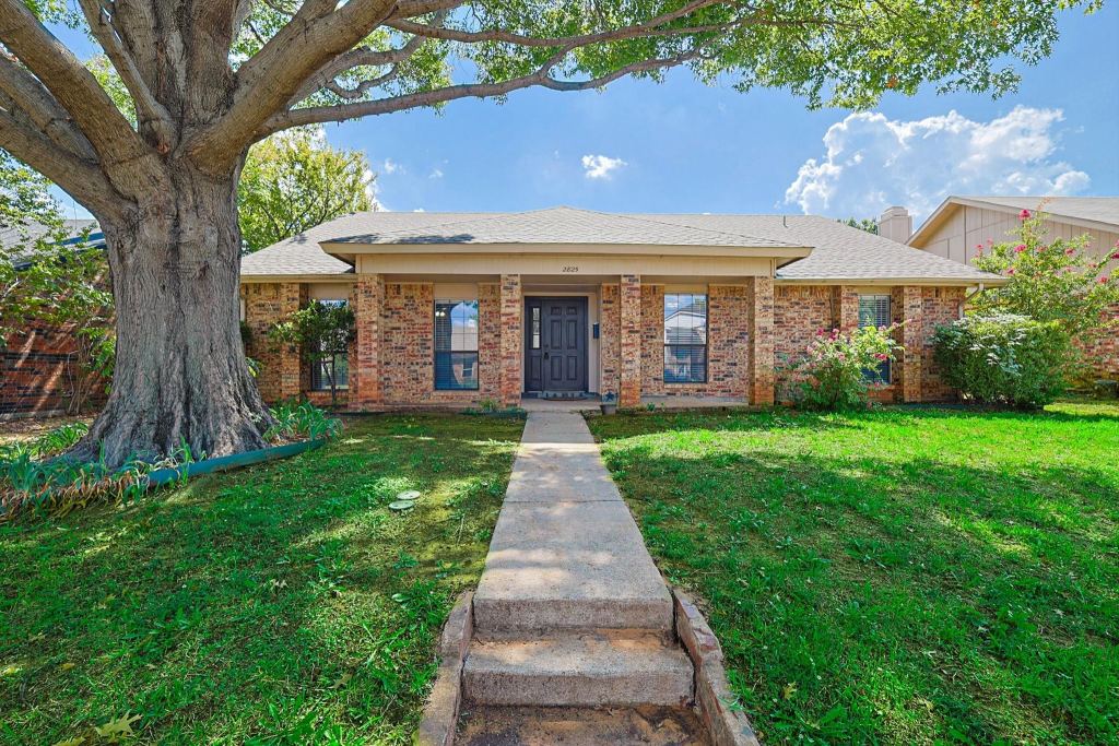 2825 Windsor Drive, Flower Mound, TX 75028 — photo 1