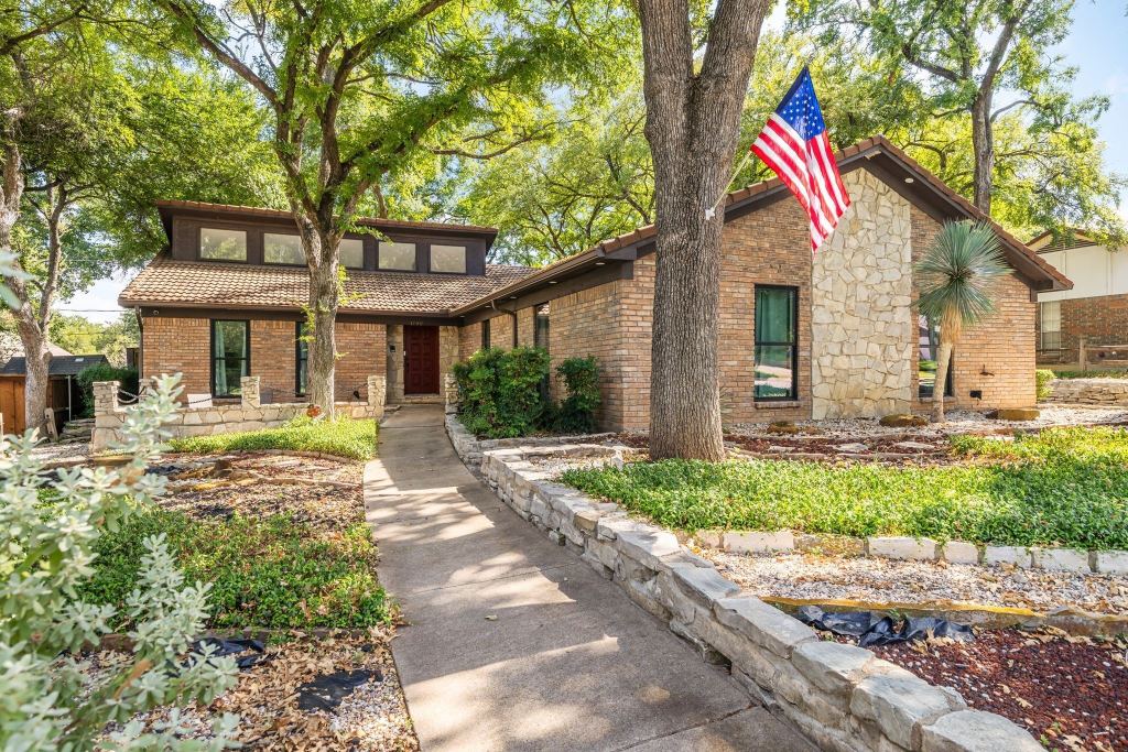 1100 Wayland Drive, Arlington, TX 76012 — photo 1