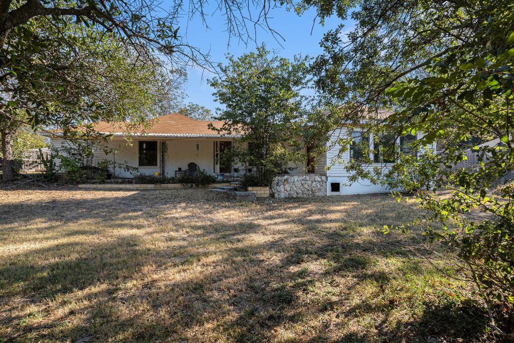 116 Lakeshore Trail, Whitney, TX 76692 — photo 1