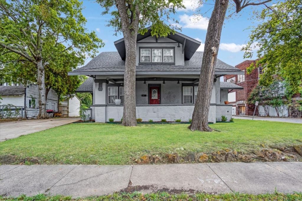114 W King Street, Sherman, TX 75090 — photo 1