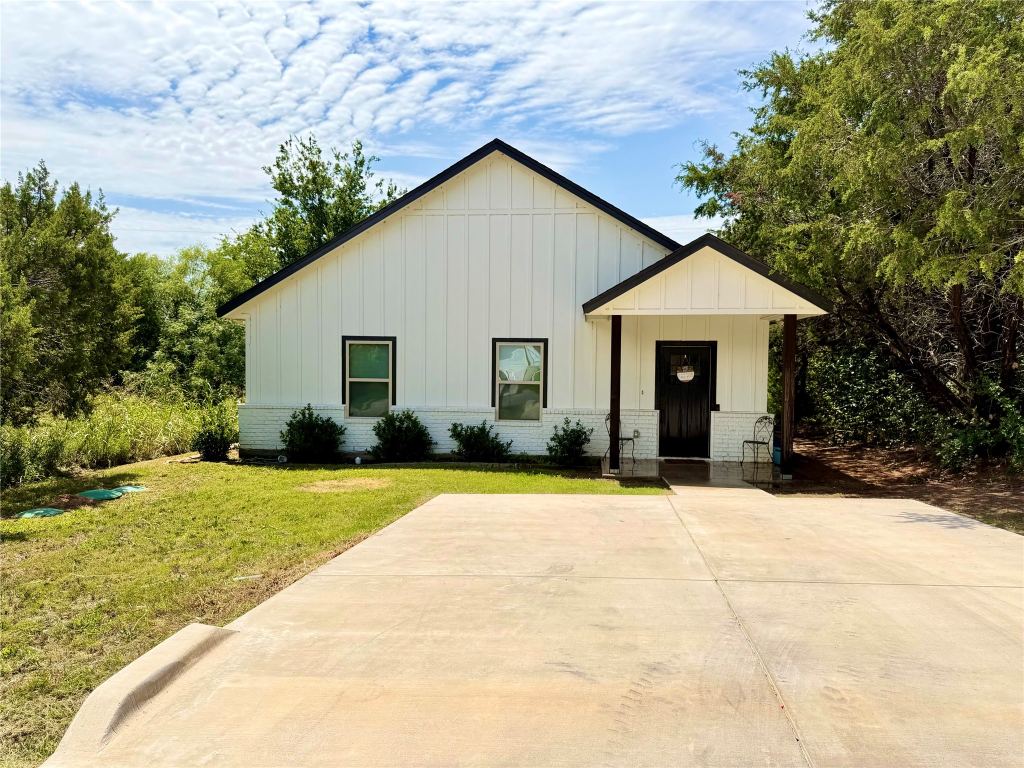 819 Arkansas River Drive, Granbury, TX 76048 — photo 1