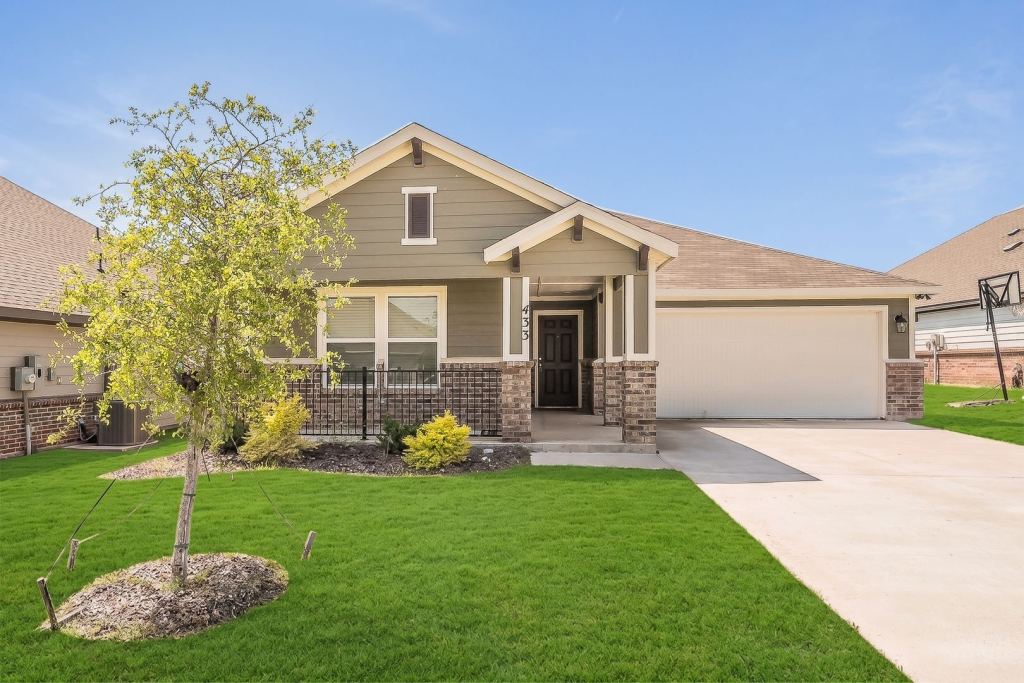 433 Rose Avenue, Cleburne, TX 76033 — photo 1