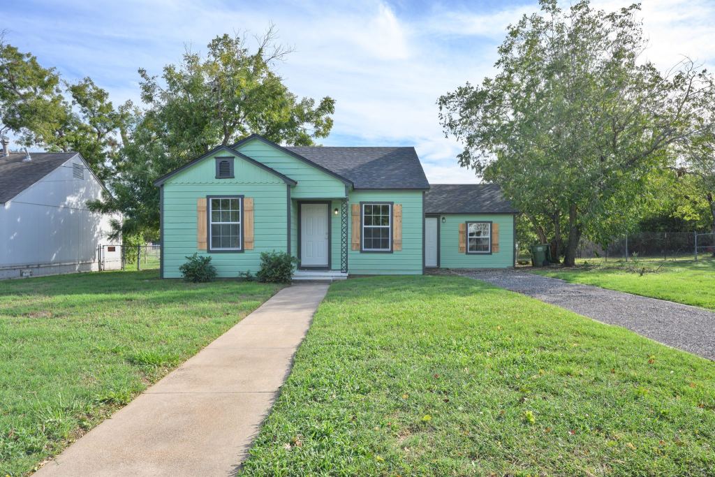 1010 SE 20th Street, Mineral Wells, TX 76067 — photo 1