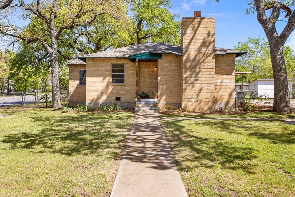 201 E 3rd Street, Weatherford, TX 76086 — photo 1