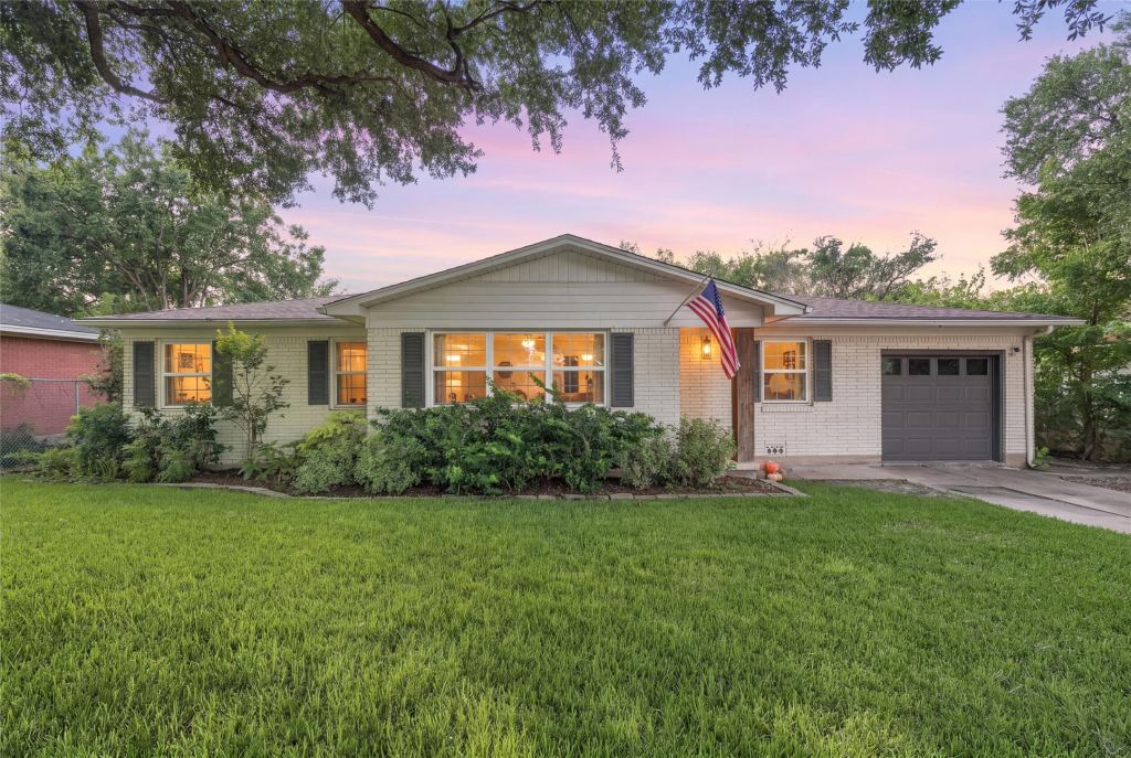 3821 Cobbs Drive, Waco, TX 76708 — photo 1