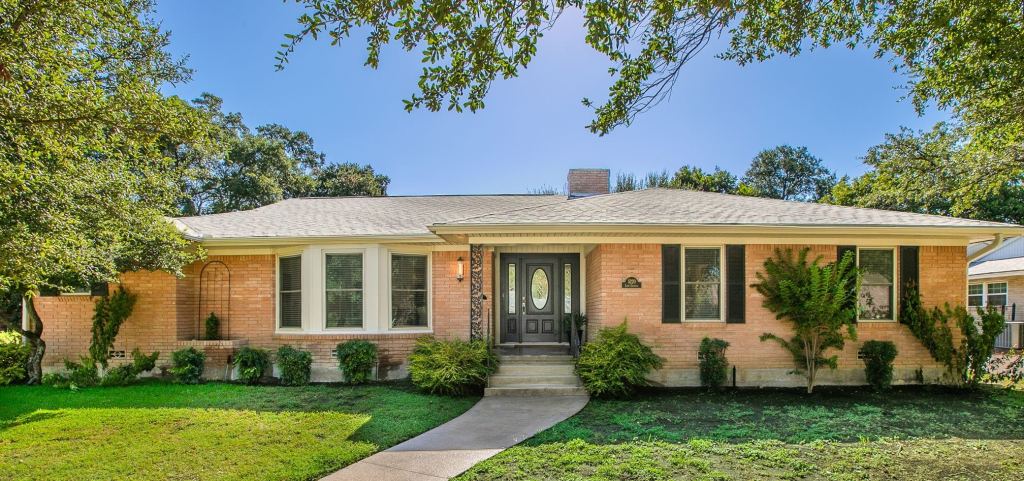 5220 Lake Charles Drive, Waco, TX 76710 — photo 1