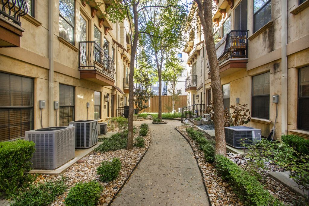 1018 Pavillion Street, Dallas, TX 75204 — photo 1