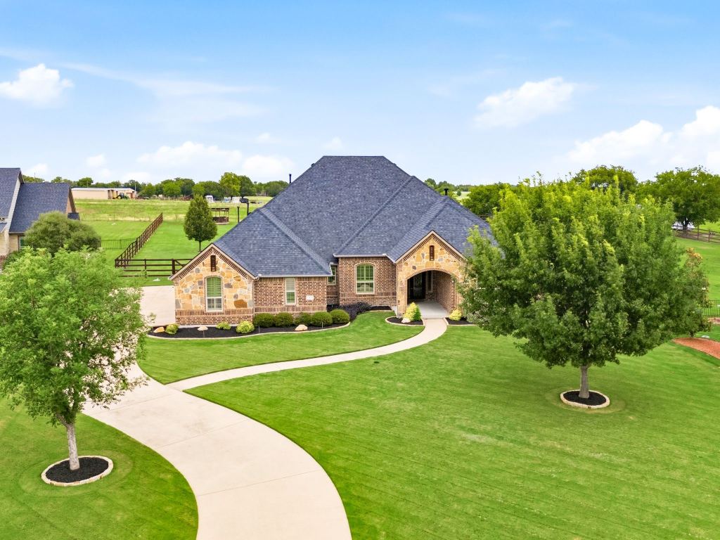 13450 Kira Lane, Justin, TX 76247 — photo 1