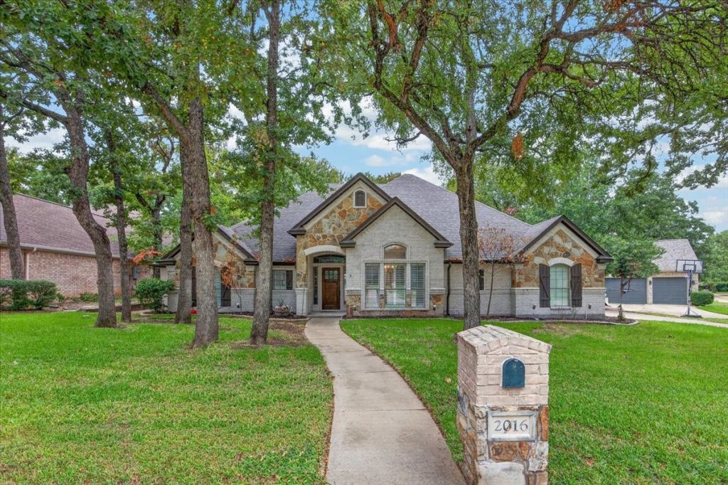 2016 Spinnaker Lane, Azle, TX 76020 — photo 1