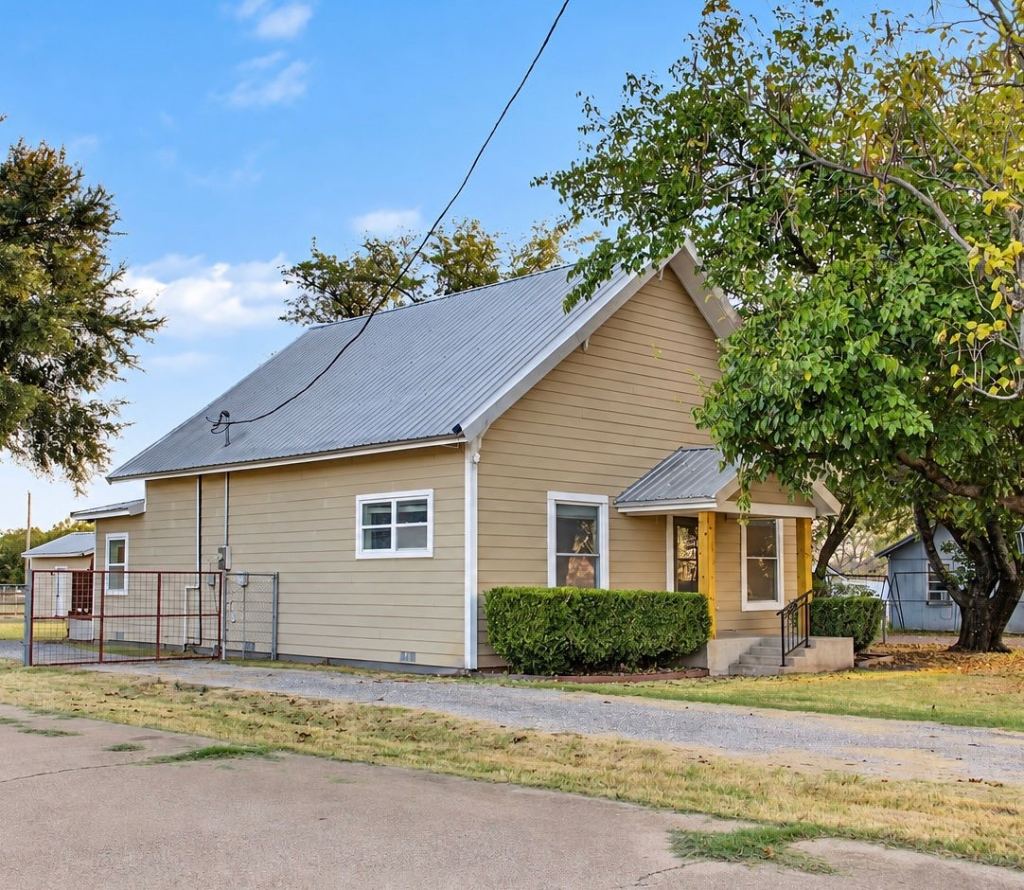 1009 W 7th Street, Justin, TX 76247 — photo 1