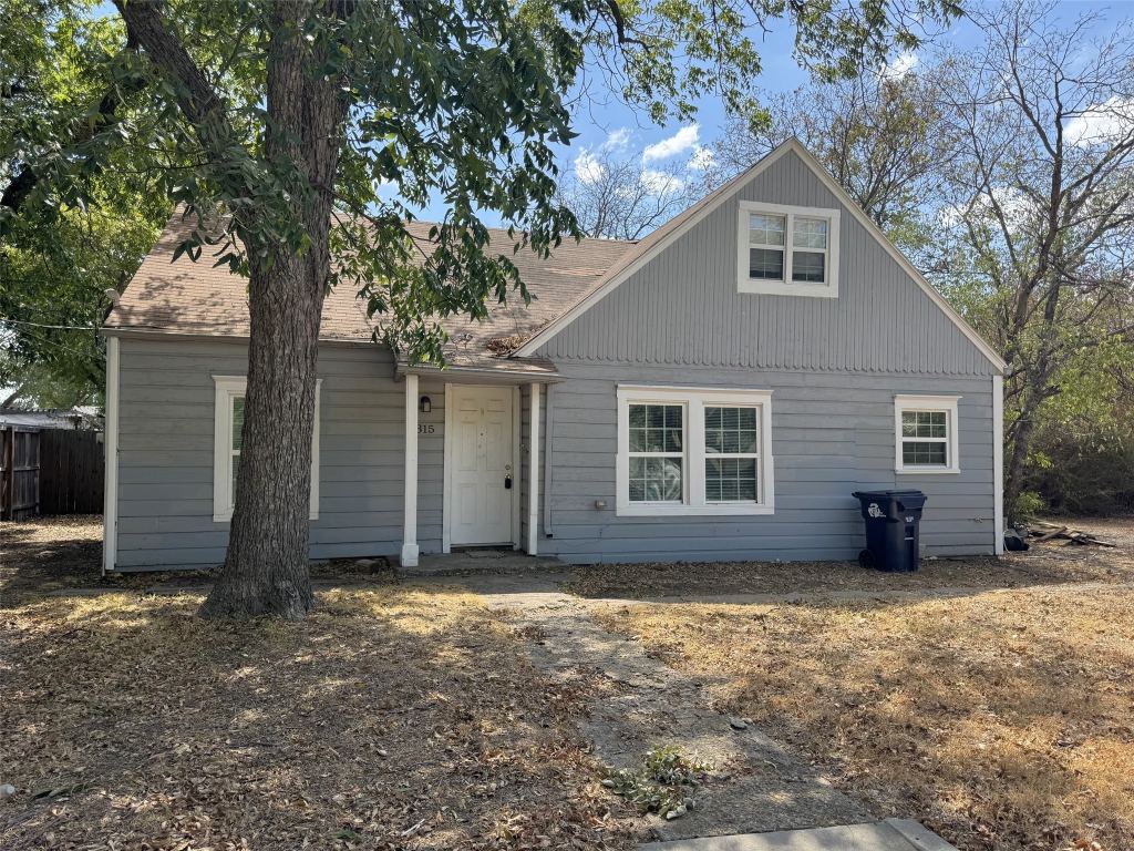 315 W Congress Street, Denton, TX 76201 — photo 1