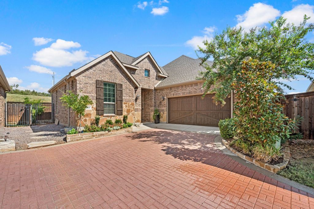 1833 Spotted Fawn Drive