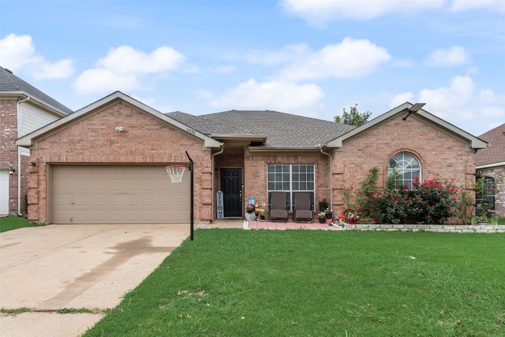 6420 St Alban Court, Arlington, TX 76001 — photo 1