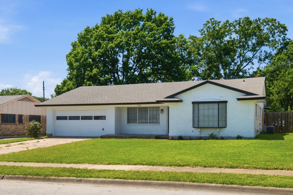 1509 Robin Drive, Sherman, TX 75092 — photo 1