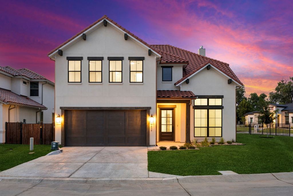9030 Lakeside Drive
