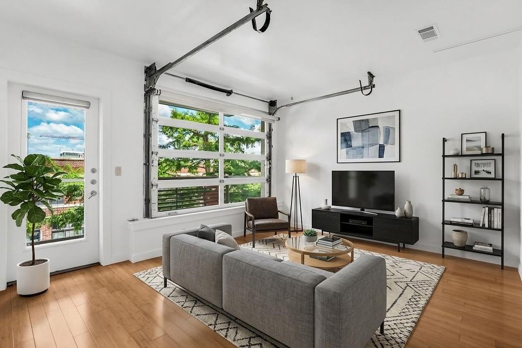 1111 S Akard Street 304, Dallas, TX 75215 — photo 1