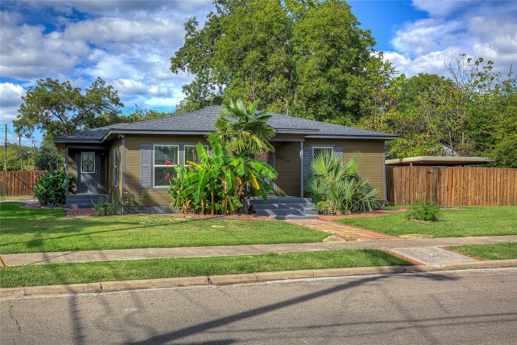 1918 Walworth Street, Greenville, TX 75401 — photo 1