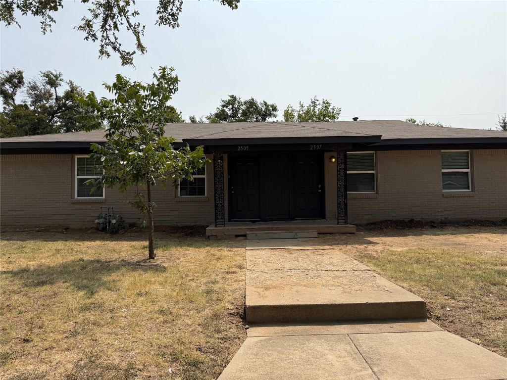 2505 Normont Circle, Fort Worth, TX 76103 — photo 1
