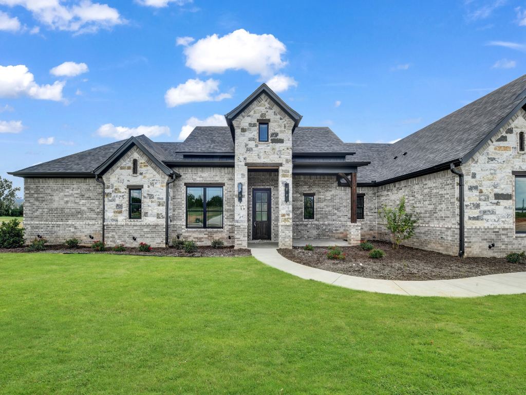 305 Wrangler Court, Weatherford, TX 76088 — photo 1