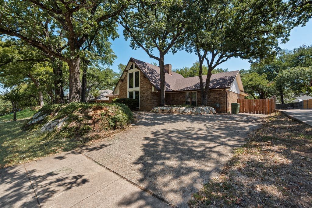2119 Wilson Drive, Arlington, TX 76011 — photo 1