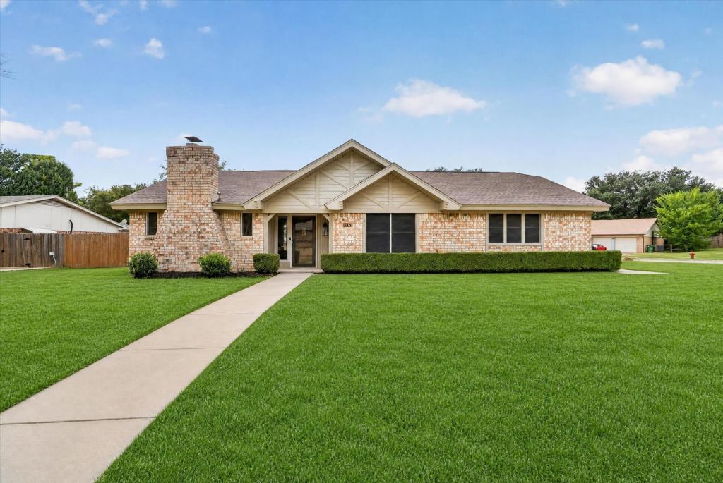 5817 Stone Drive, North Richland Hills, TX 76180 — photo 1