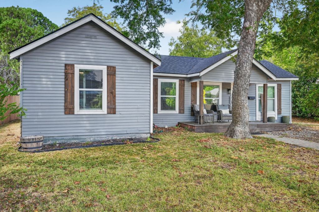 209 Cynisca Street, Waxahachie, TX 75165 — photo 1