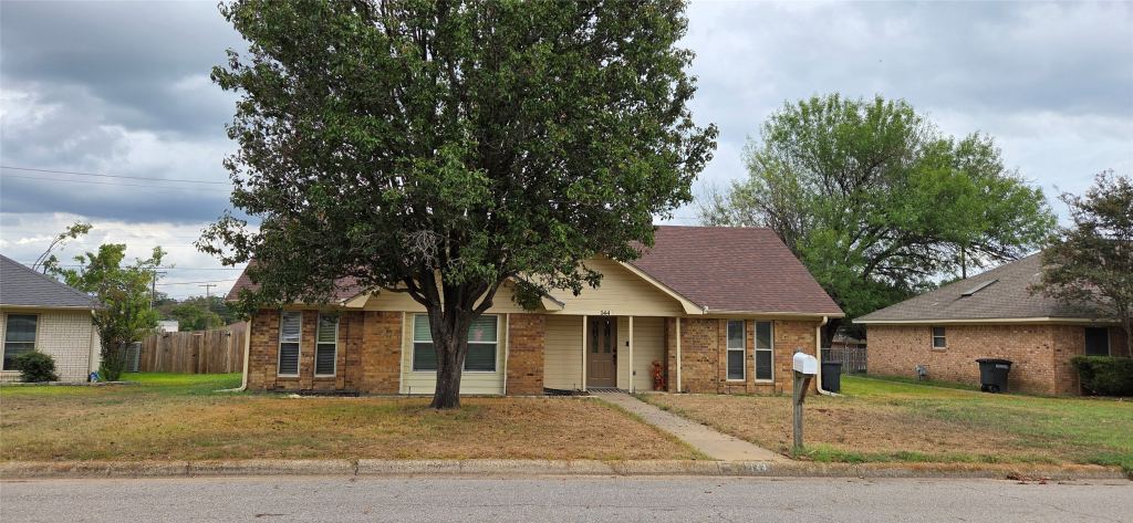 144 Hollie Circle, Sulphur Springs, TX 75482 — photo 1