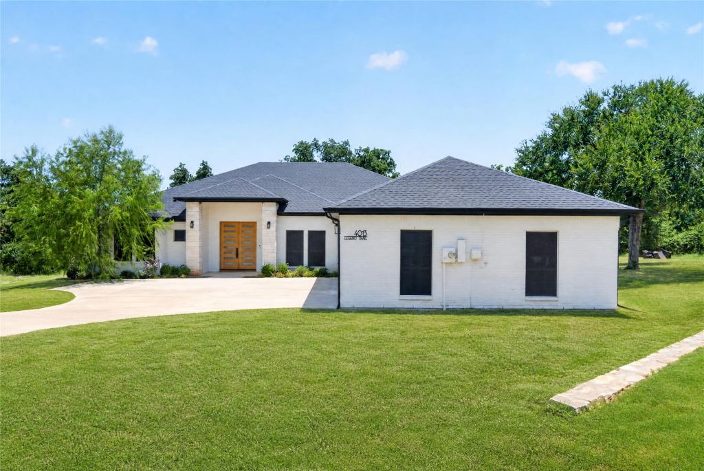 4013 Legend Trail, Granbury, TX 76049 — photo 1
