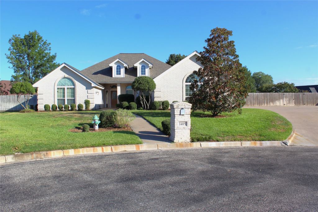 1405 Parkwood Court, Stephenville, TX 76401 — photo 1