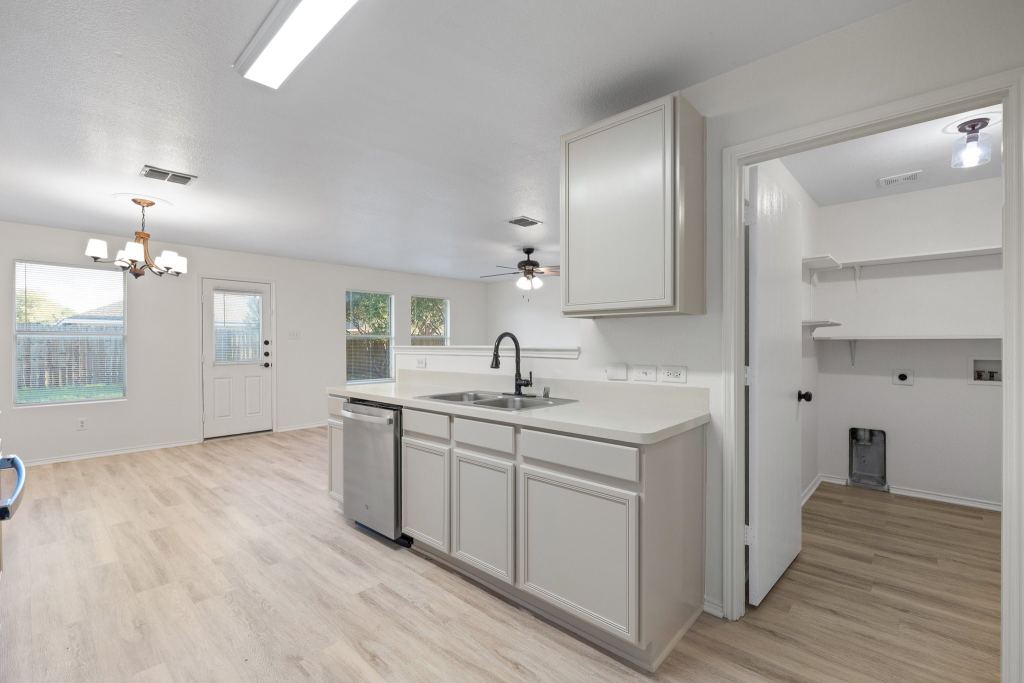 1128 Boxwood Drive