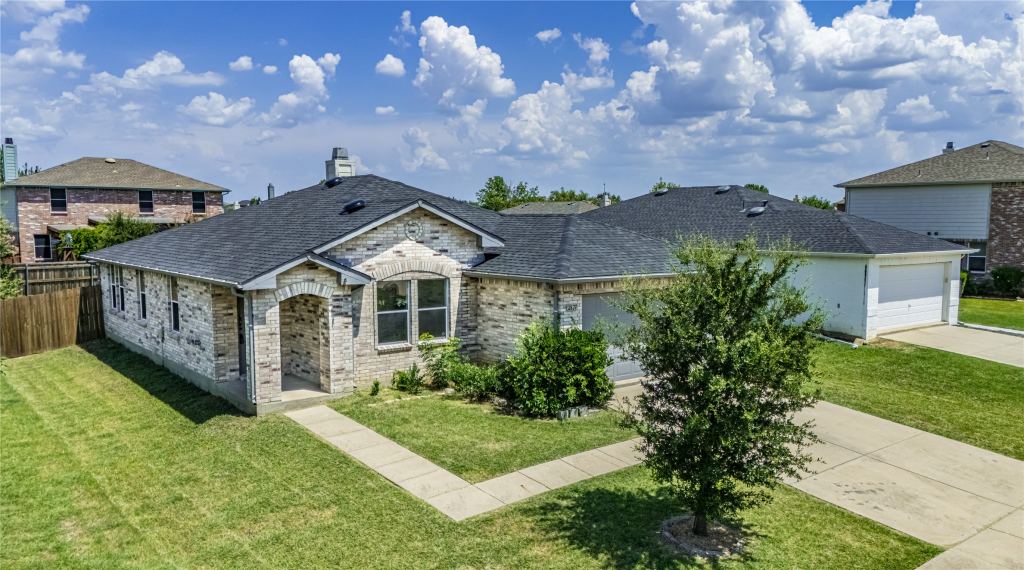 2621 Shorecrest Drive, Little Elm, TX 75068 — photo 1
