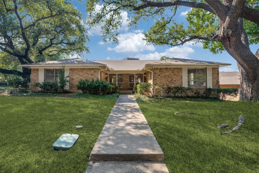 7005 Kingsbury Drive 7005, Dallas, TX 75231 — photo 1