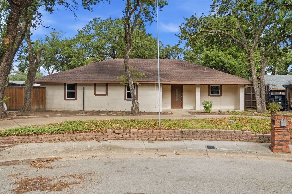 500 Bent Tree Court, Irving, TX 75061 — photo 1