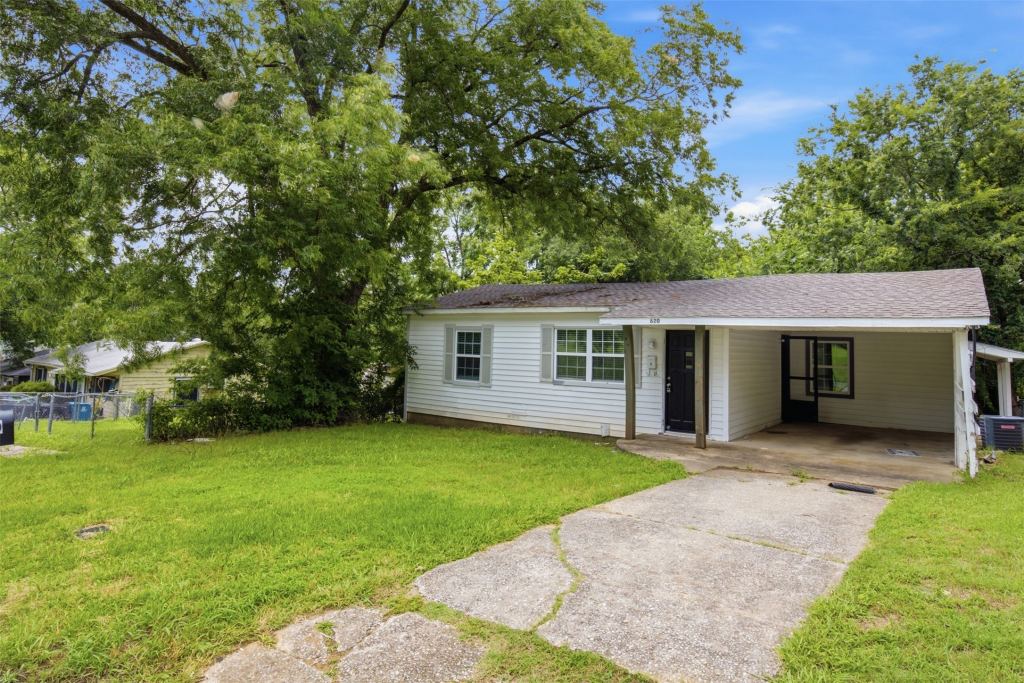 620 E Sears Street, Denison, TX 75021 — photo 1