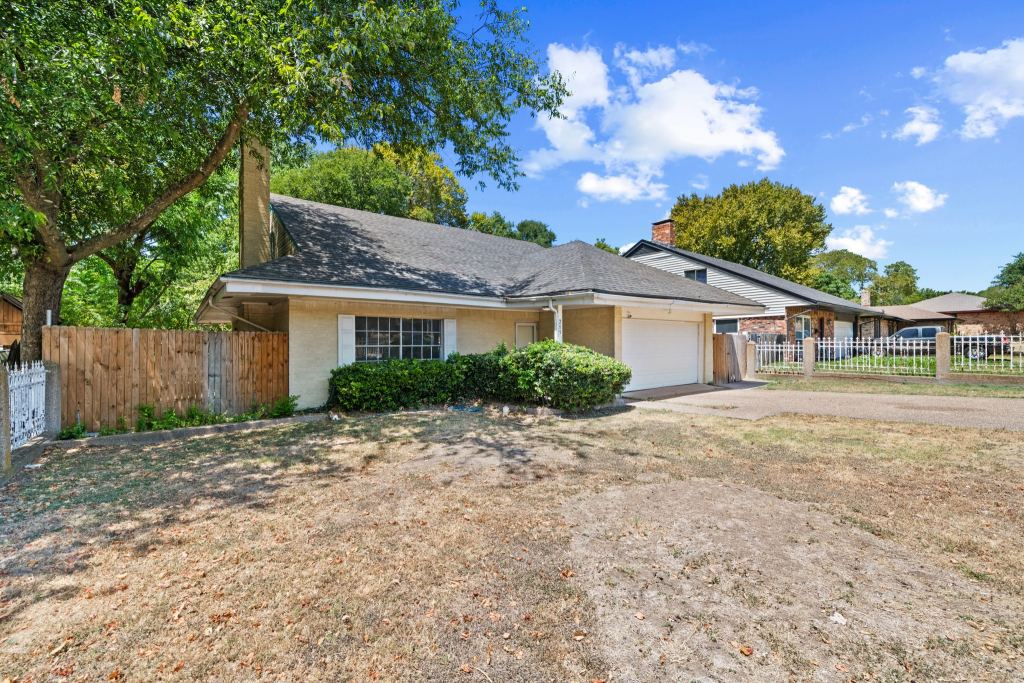 215 Johnson Drive, Duncanville, TX 75116 — photo 1