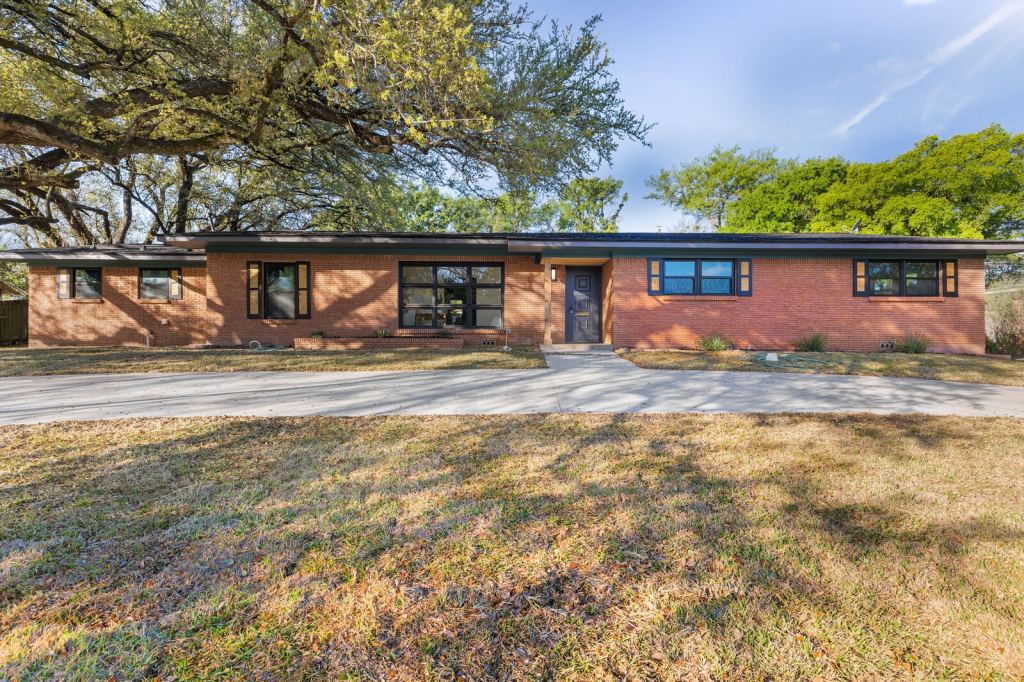 2324 Wooded Acres Drive, Waco, TX 76710 — photo 1