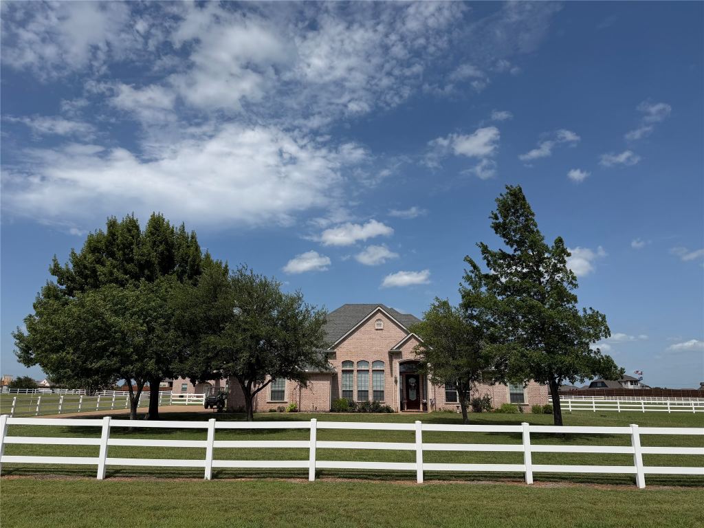 1009 Summerlin Drive, Granbury, TX 76048 — photo 1