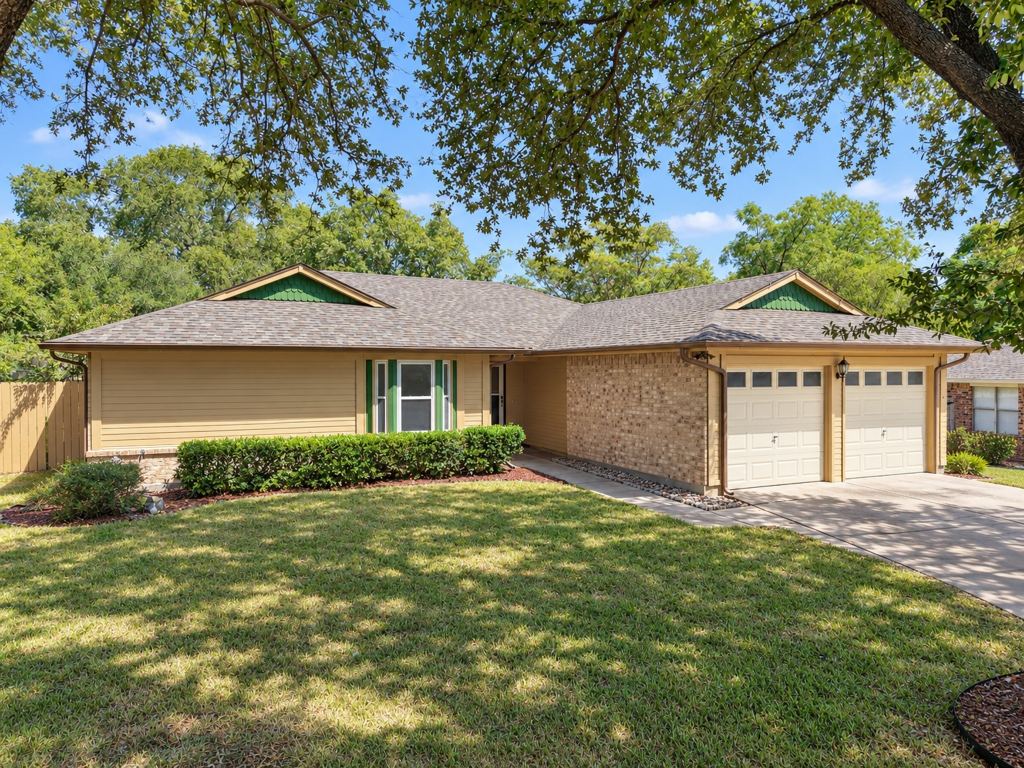 2336 Carlisle Court, Grand Prairie, TX 75052 — photo 1