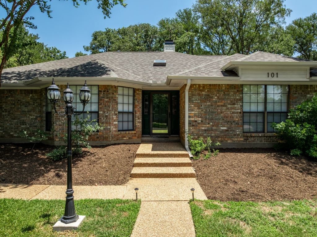 101 Lost Oaks Drive
